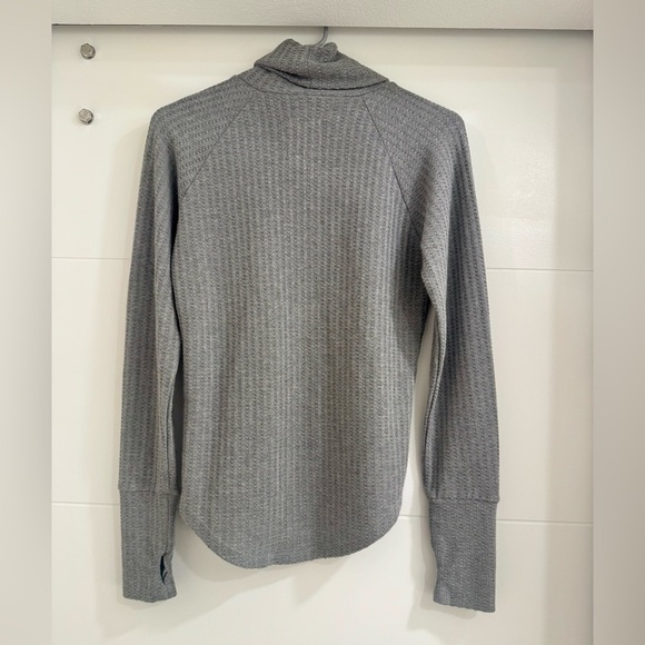 Chaser Thermal Raglan Turtleneck in Heather Grey. Size Small. Like New. - Picture 4 of 5